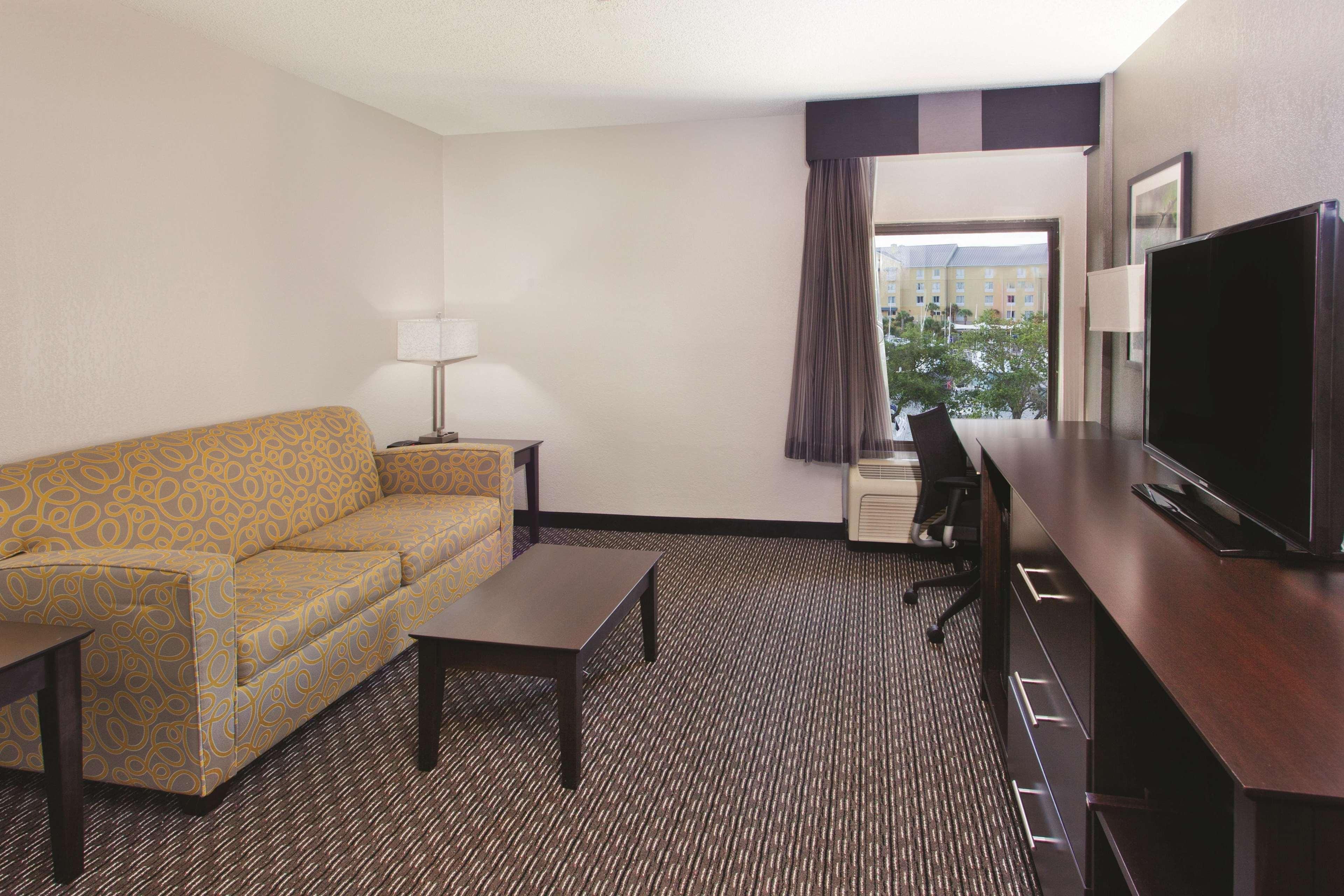 Hotel La Quinta By Wyndham Riverview