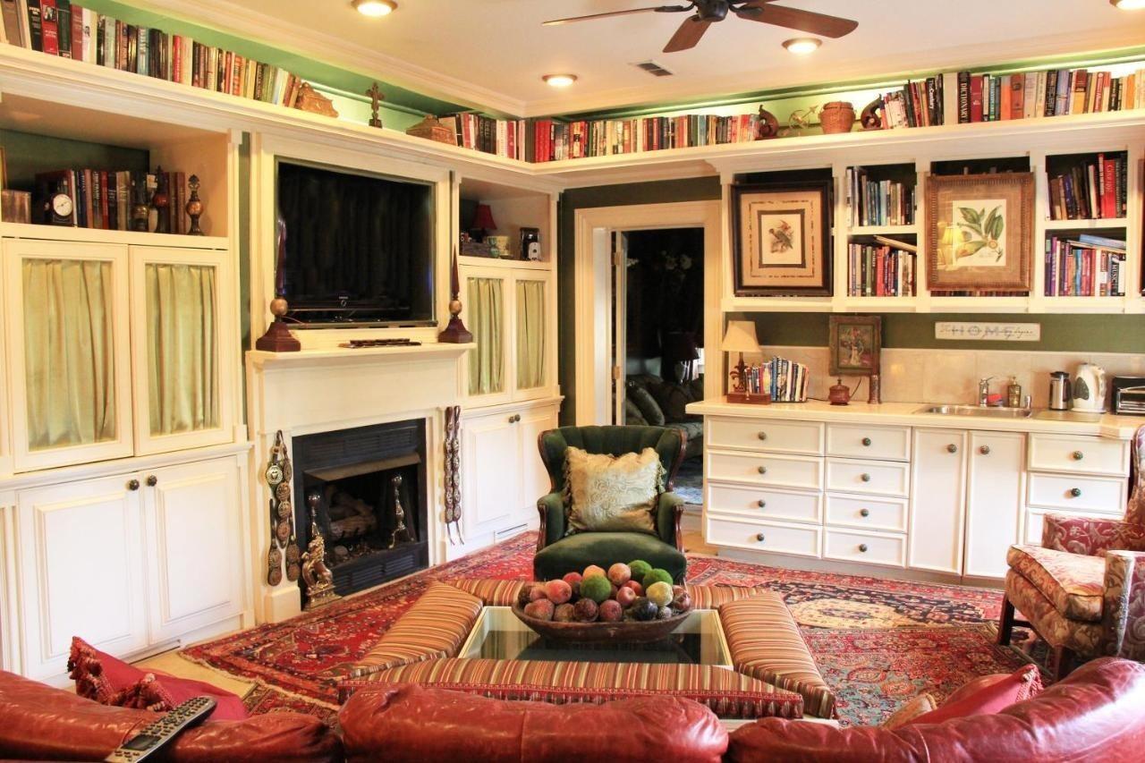 22 Charlotte Bed & Breakfast