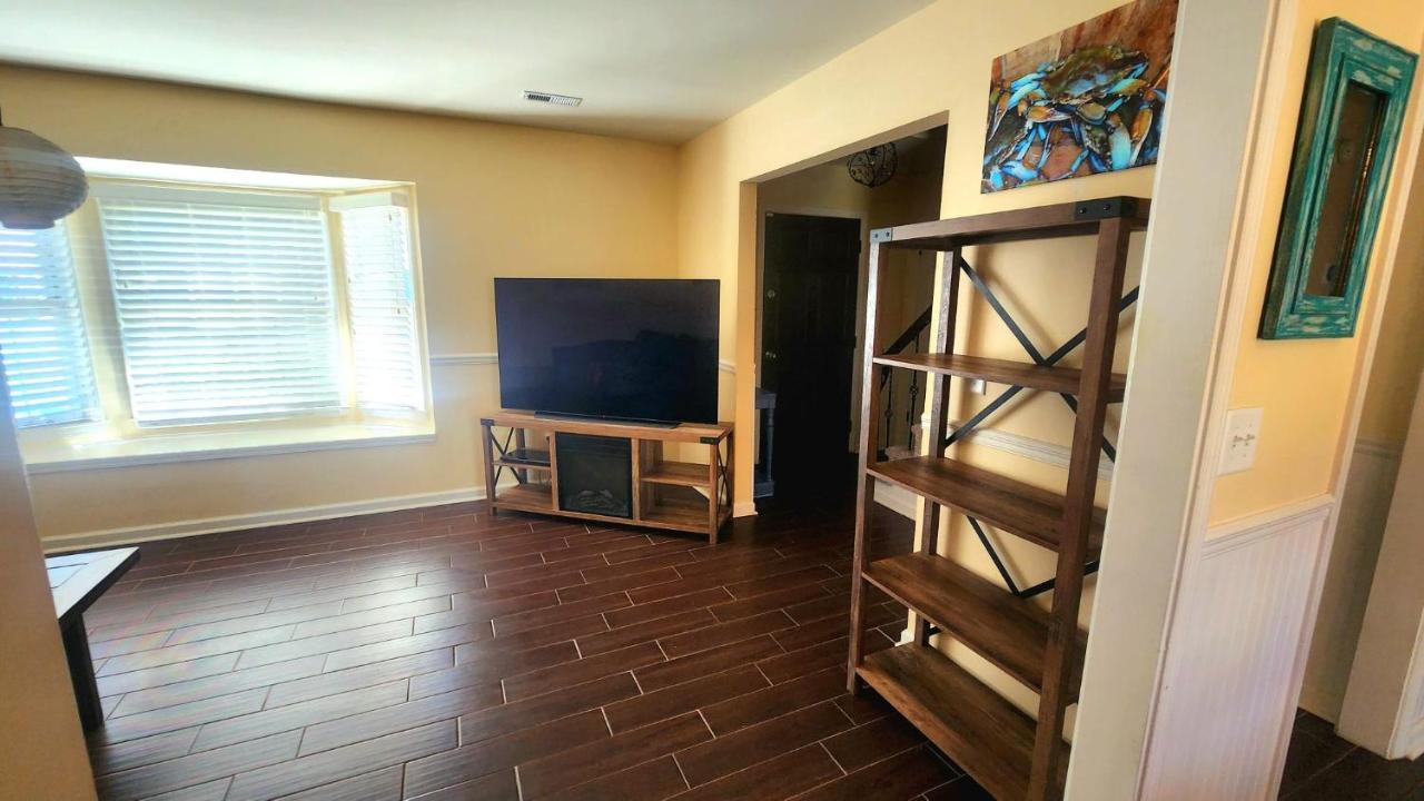 Relaxing For Work Or School Or Getaway Just Because! Central To Everything! Homestay Charleston