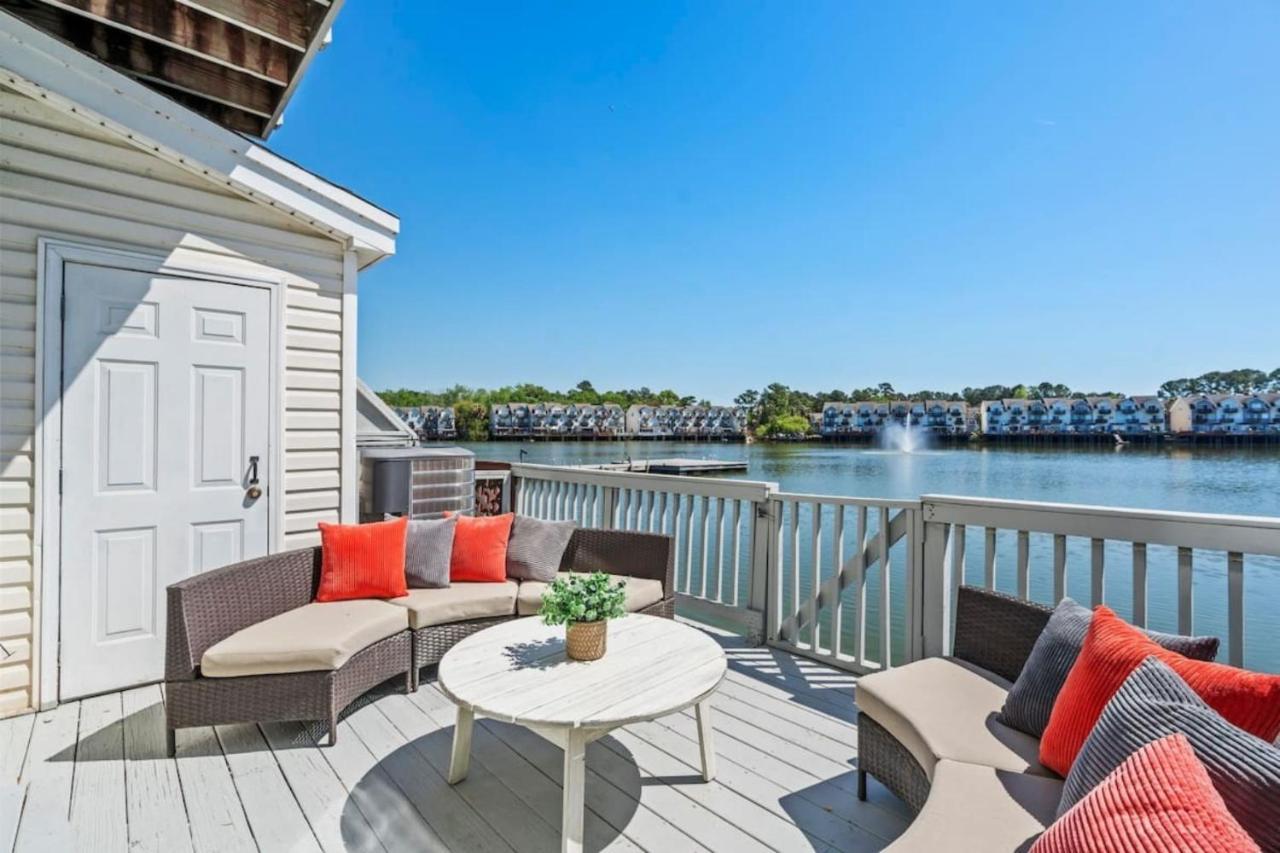 ☆live On The Water! Palmetto Palm W/ Patio - 10min To Downtown & Beaches☆ Holiday home *