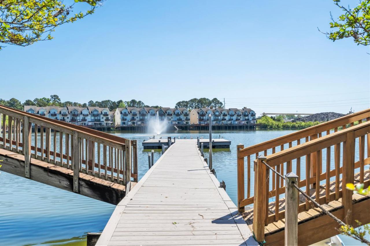 ☆live On The Water! Palmetto Palm W/ Patio - 10min To Downtown & Beaches☆