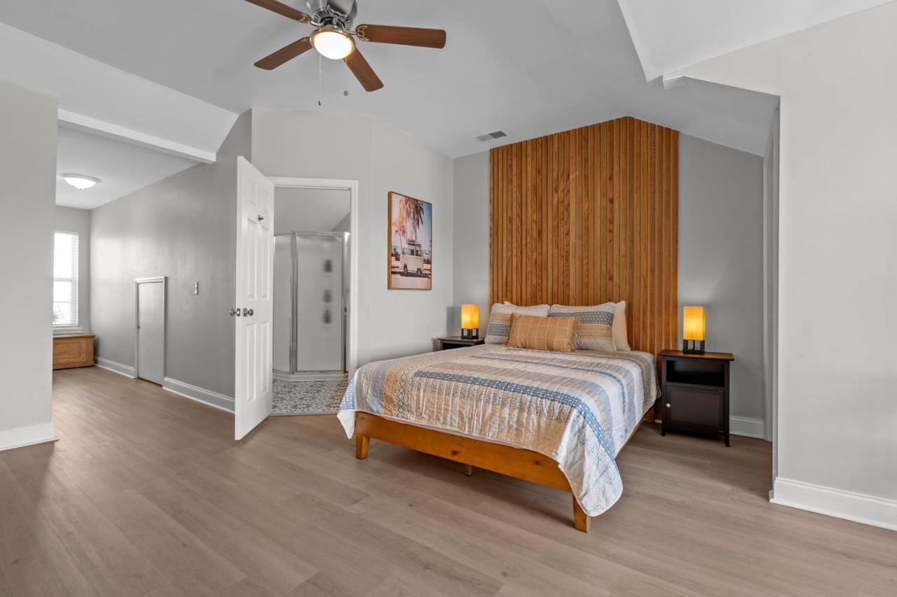 ☆live On The Water! Palmetto Palm W/ Patio - 10min To Downtown & Beaches☆ Holiday home