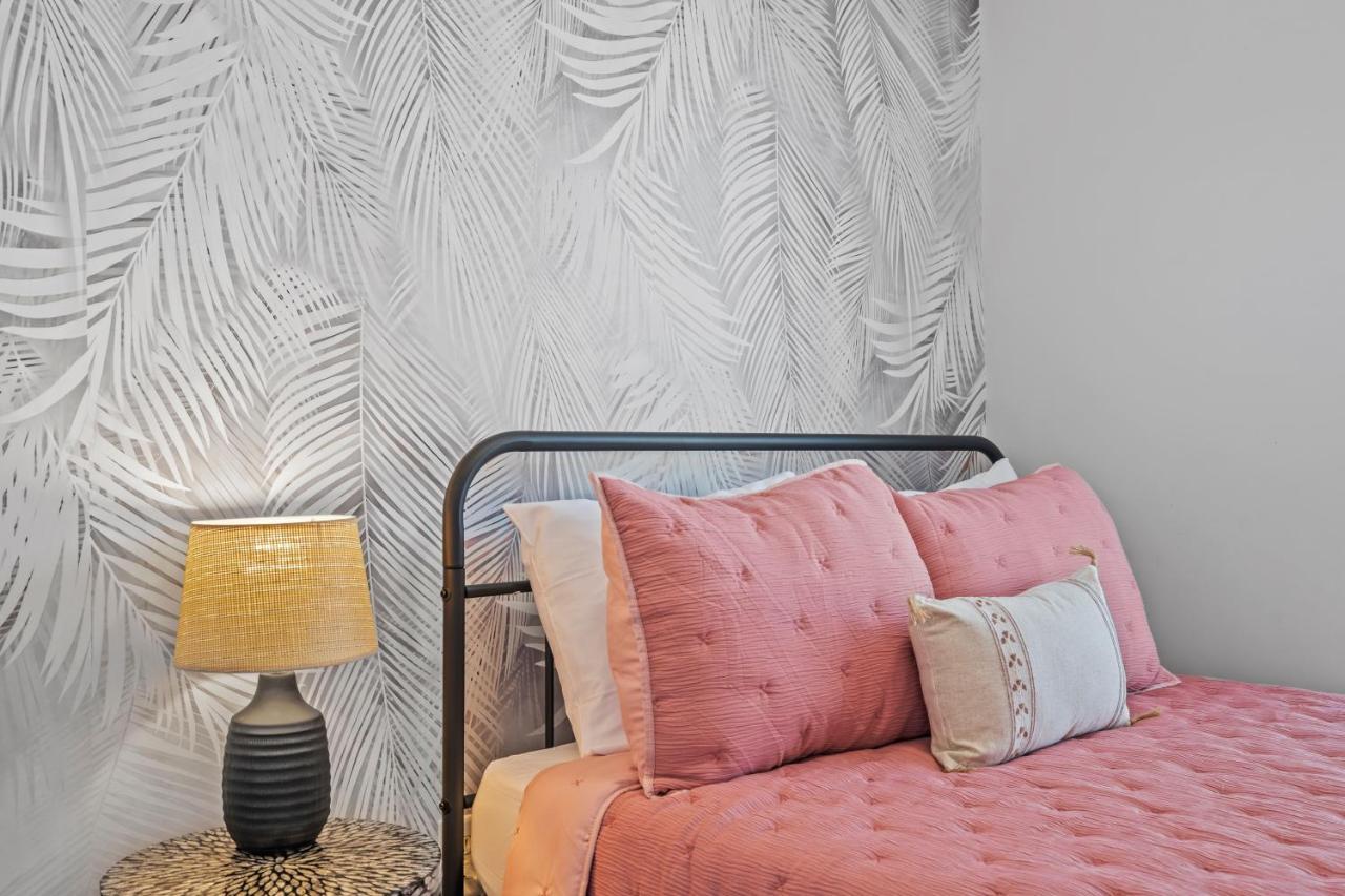 ☆live On The Water! Palmetto Palm W/ Patio - 10min To Downtown & Beaches☆