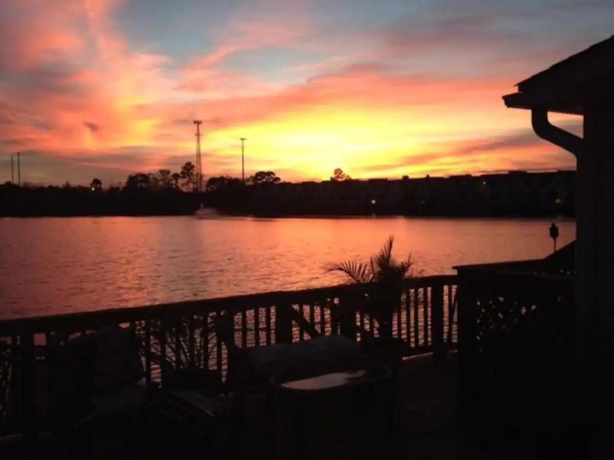 ☆live On The Water! Palmetto Palm W/ Patio - 10min To Downtown & Beaches☆ Holiday home *