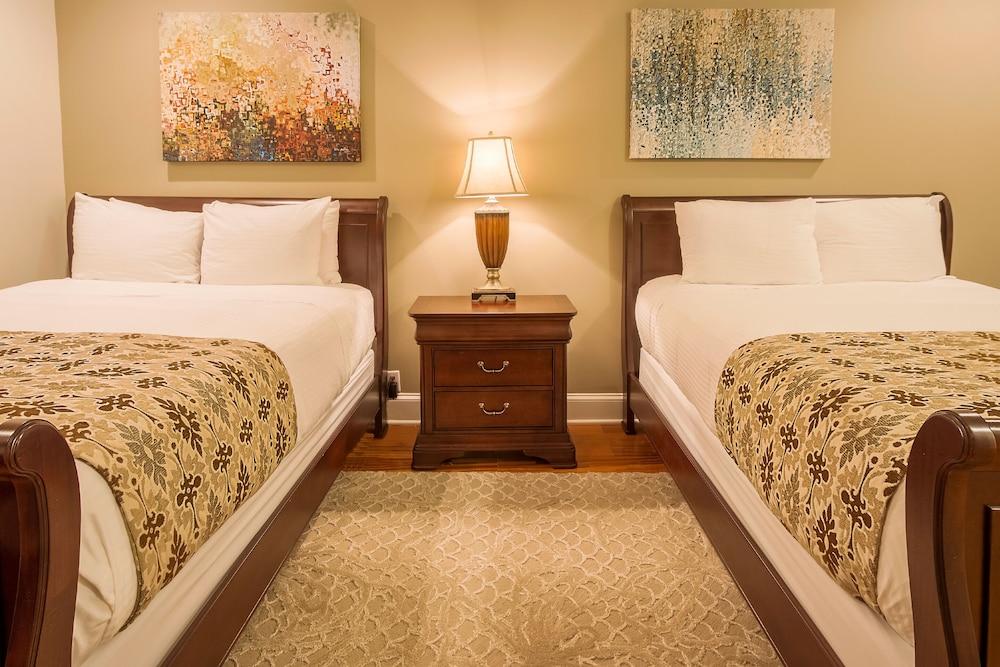 The Vendue, Downtown Art 4*