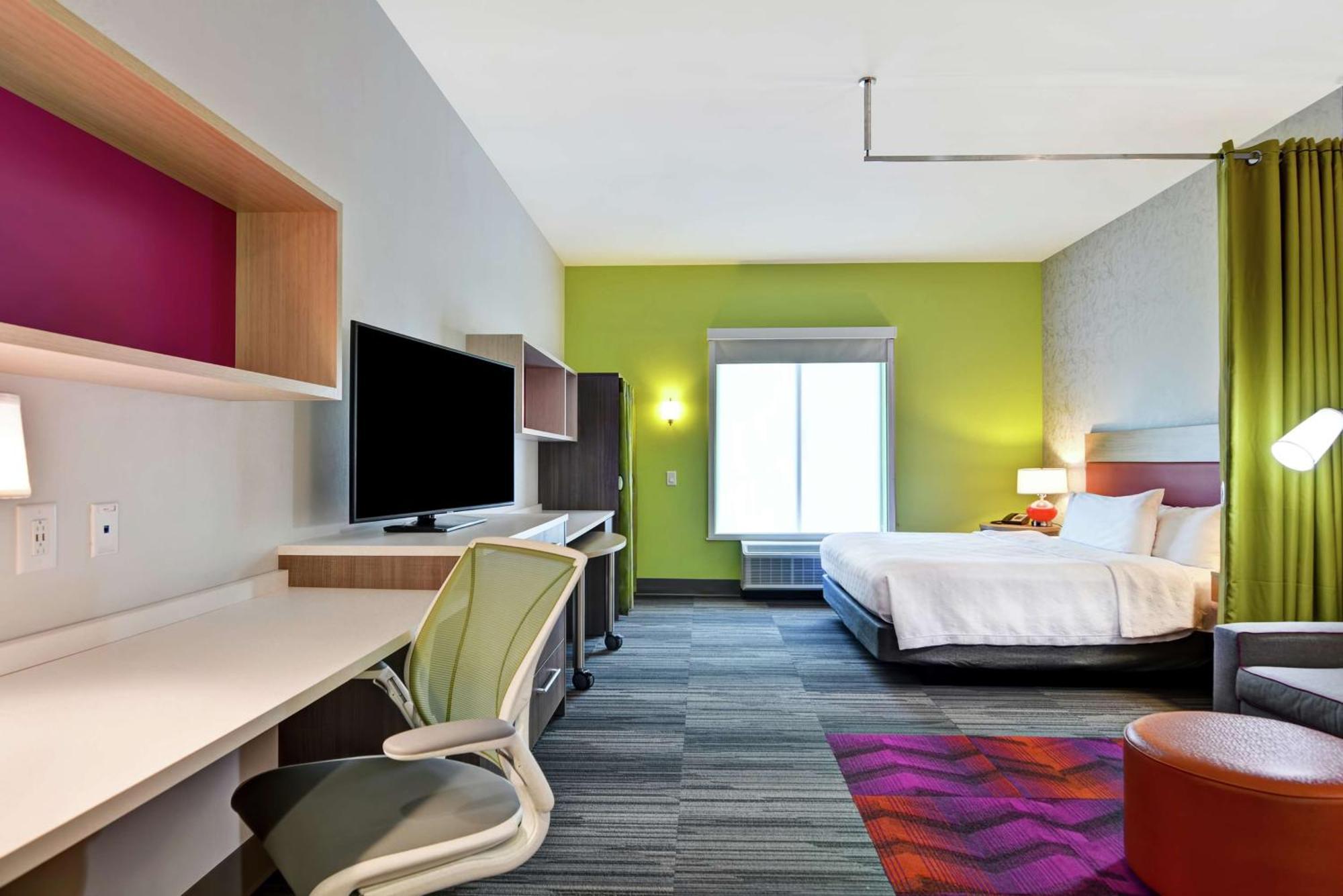 Home2 West Ashley Hotel 3*