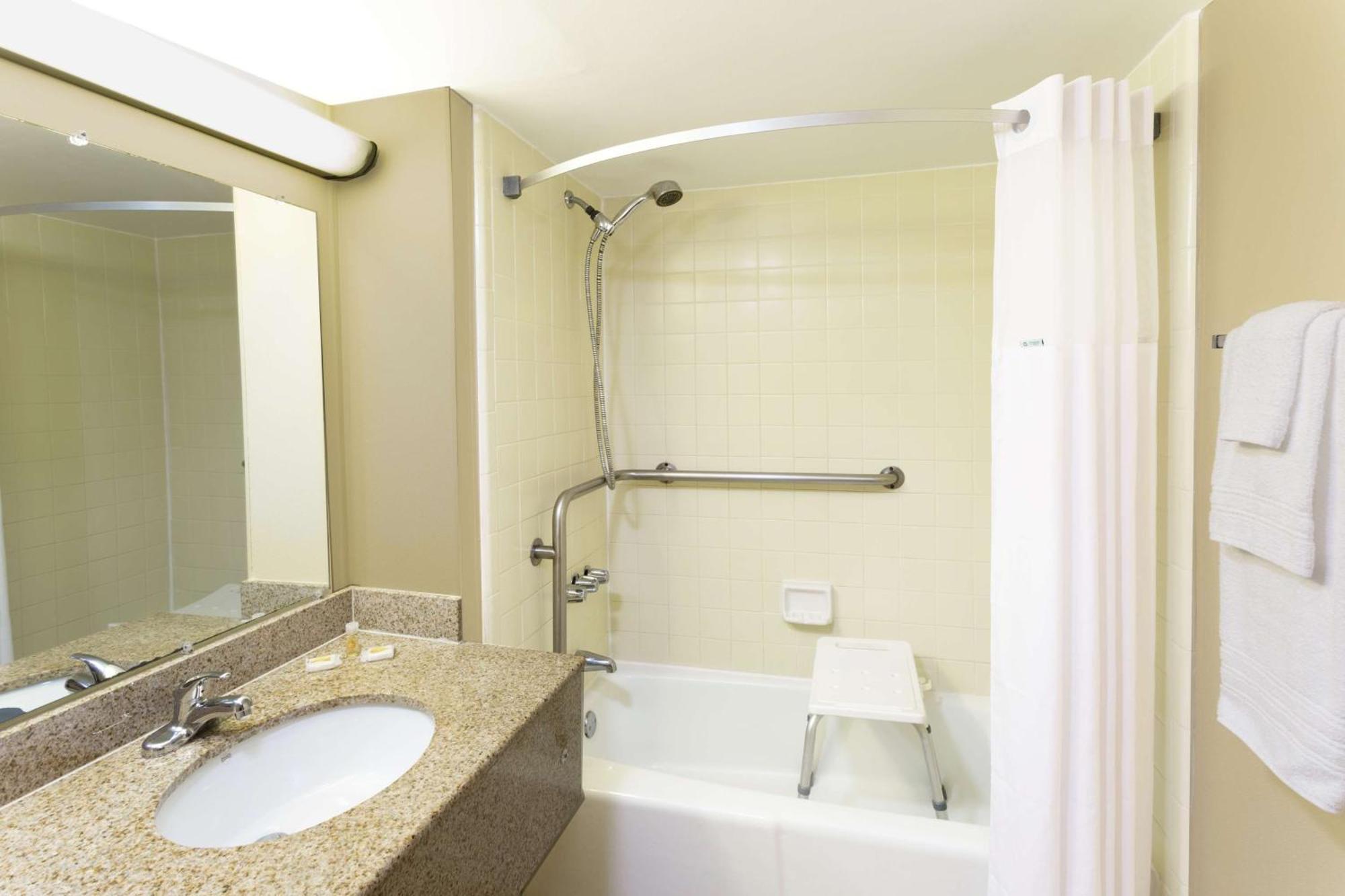 Hotel Days By Wyndham Mt Pleasant-charleston-patriots Point