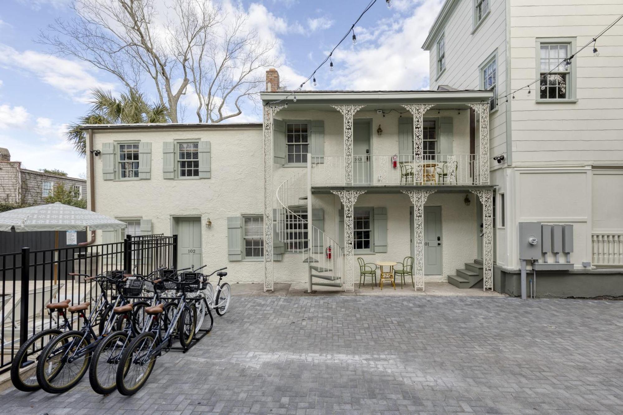Bed & Breakfast Historic King Suite- Walk To King