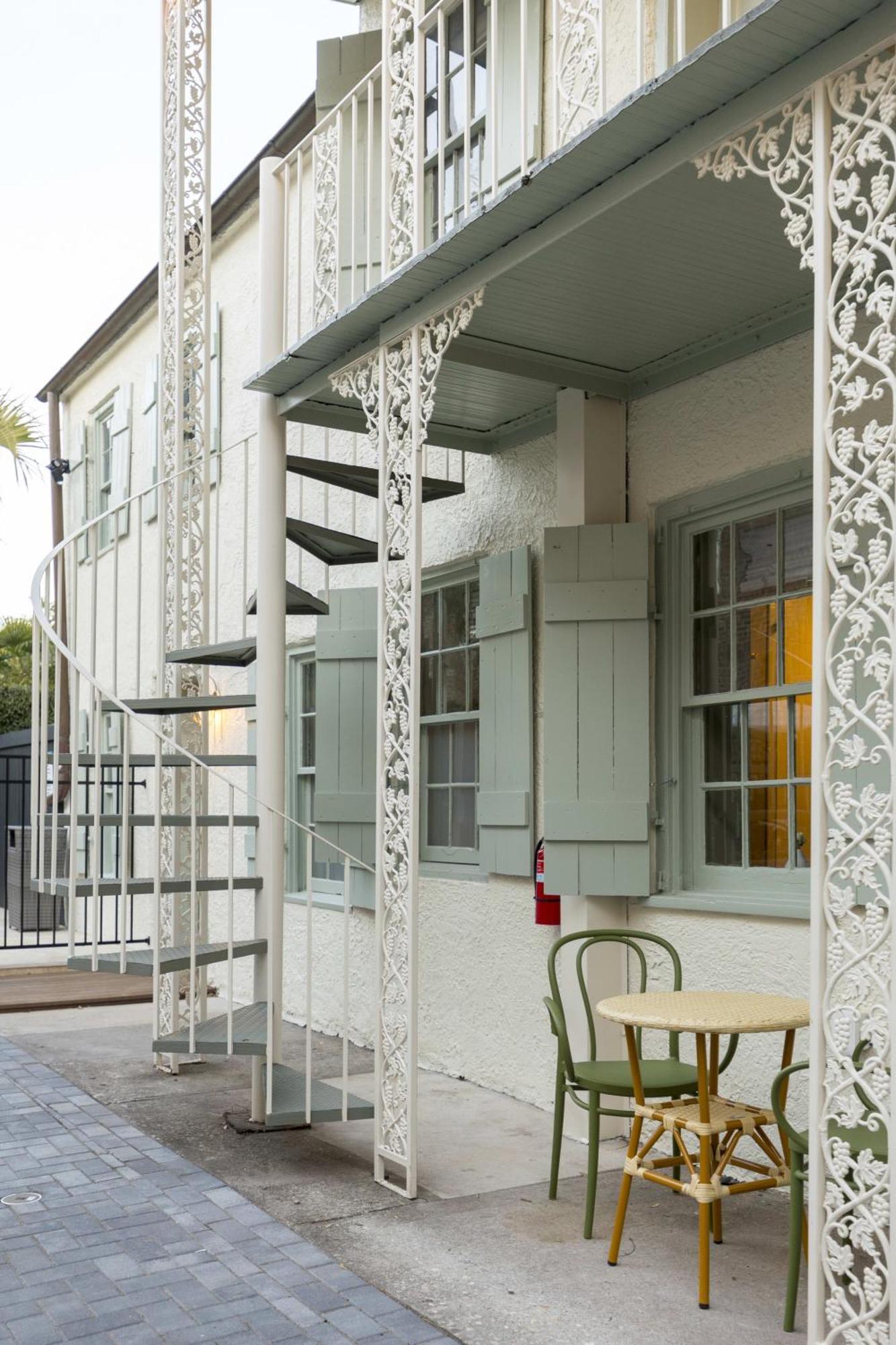 Historic King Suite- Walk To King * Charleston