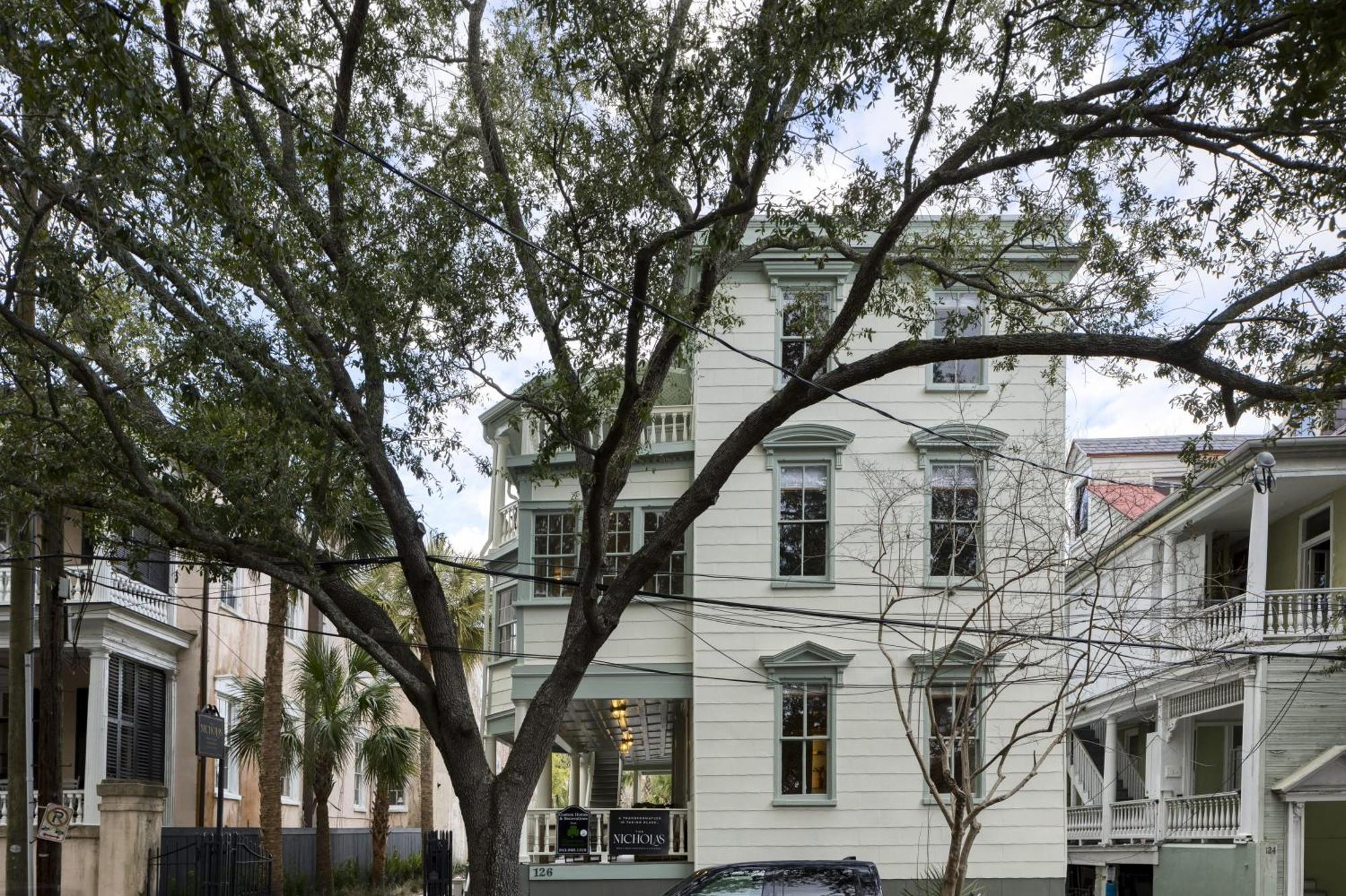 Historic King Suite- Walk To King Bed & Breakfast Charleston
