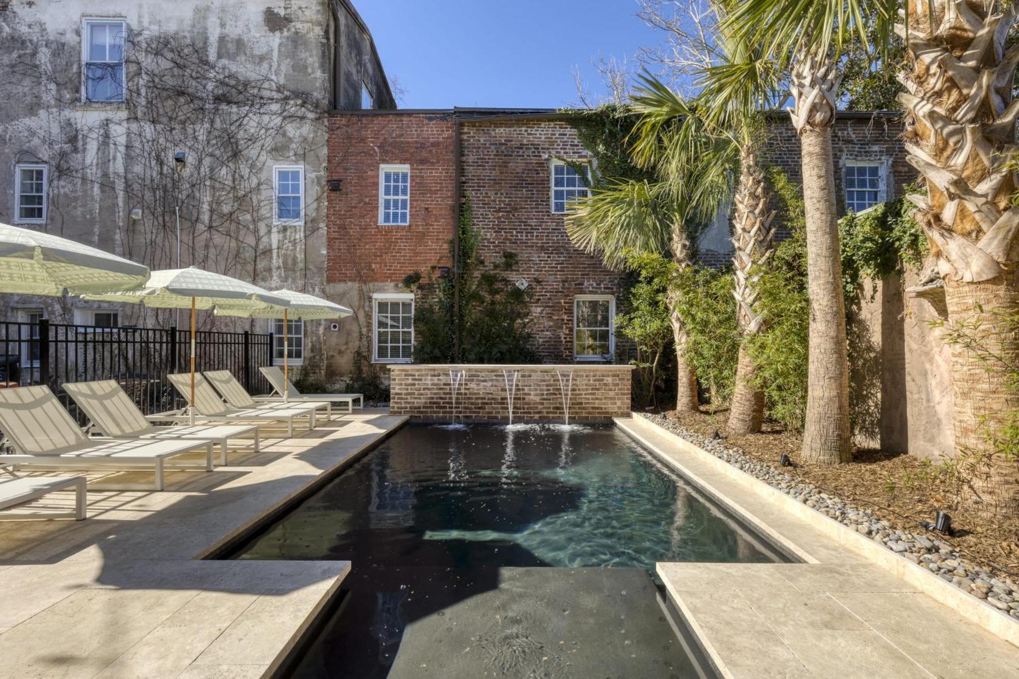 Historic King Suite- Walk To King Bed & Breakfast Charleston