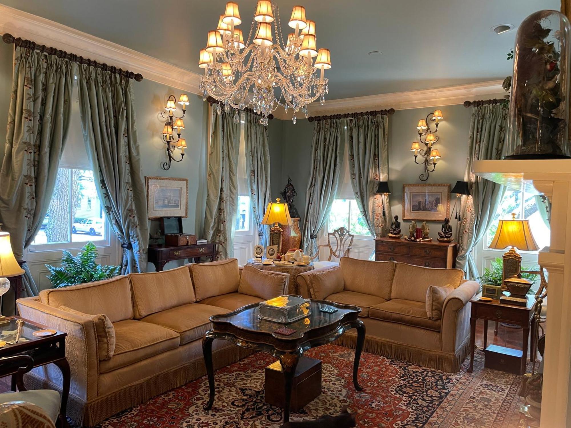 22 Charlotte Bed & Breakfast 4*