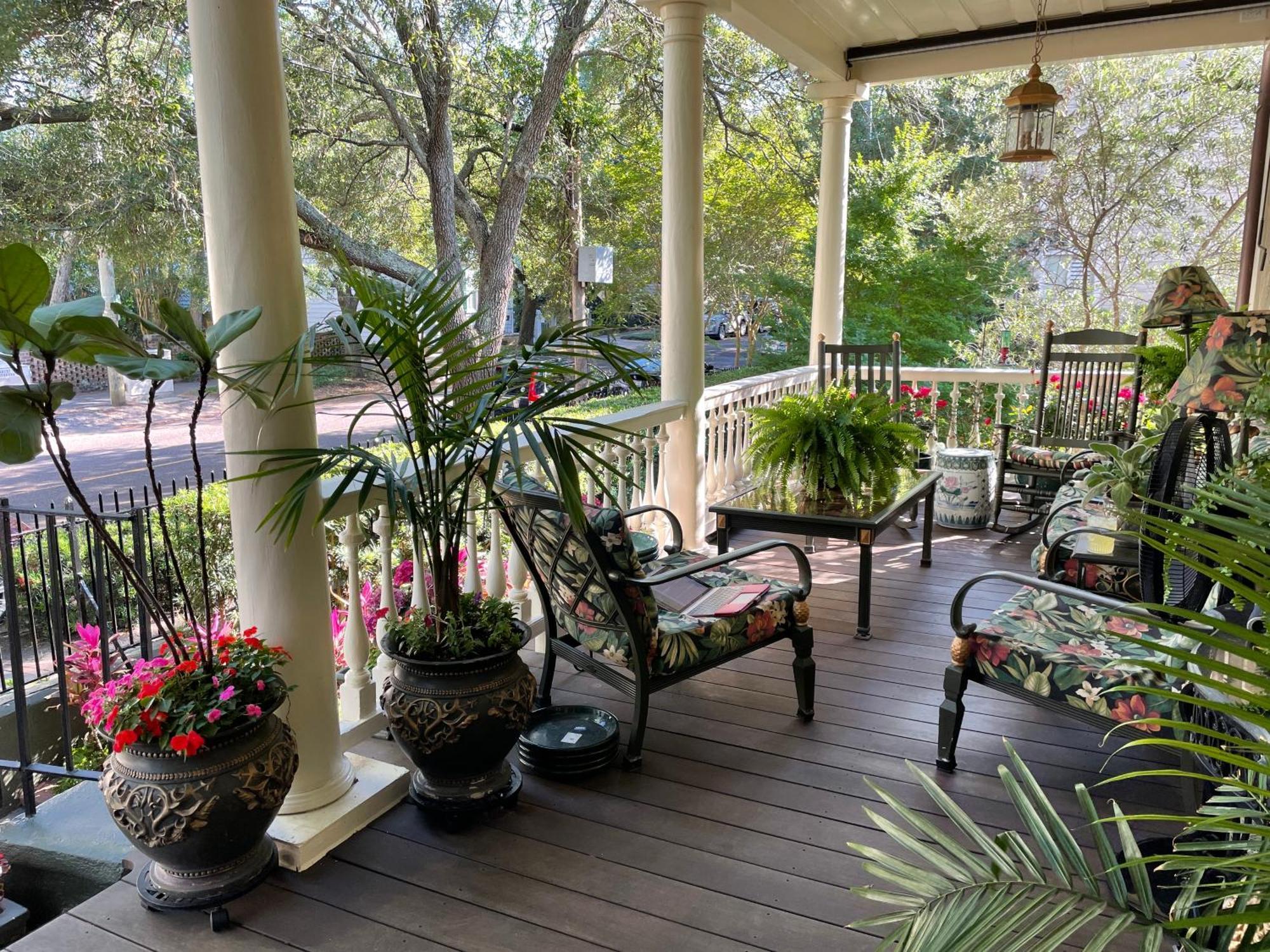 22 Charlotte Bed & Breakfast 4*