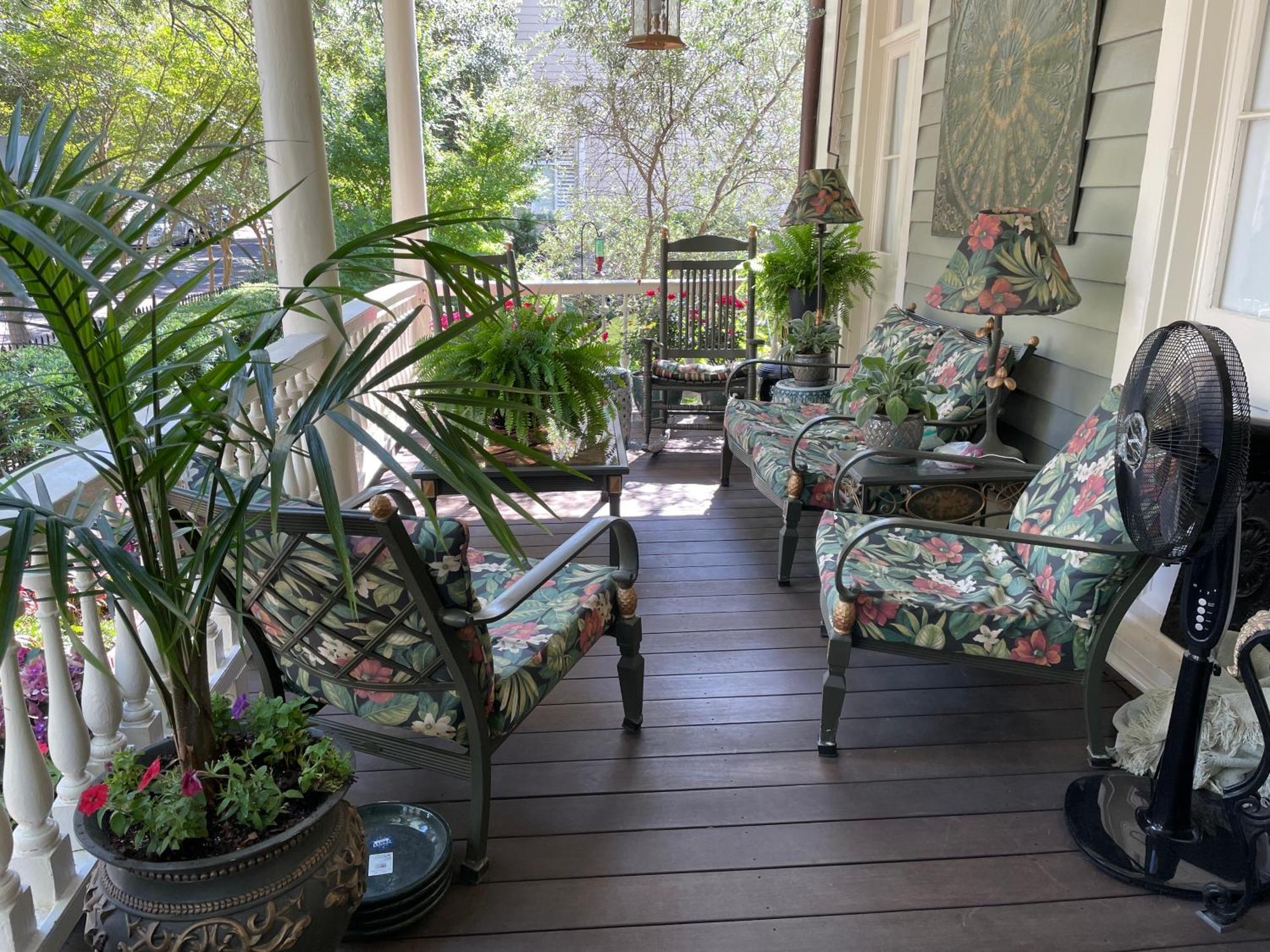 22 Charlotte Bed & Breakfast