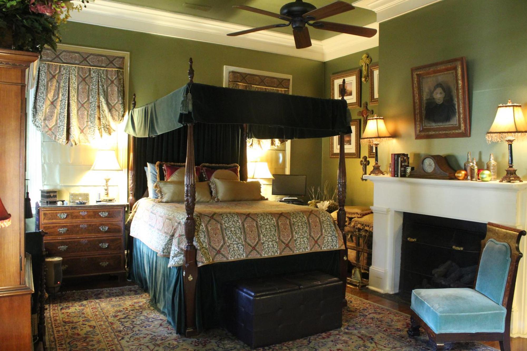22 Charlotte Bed & Breakfast Charleston