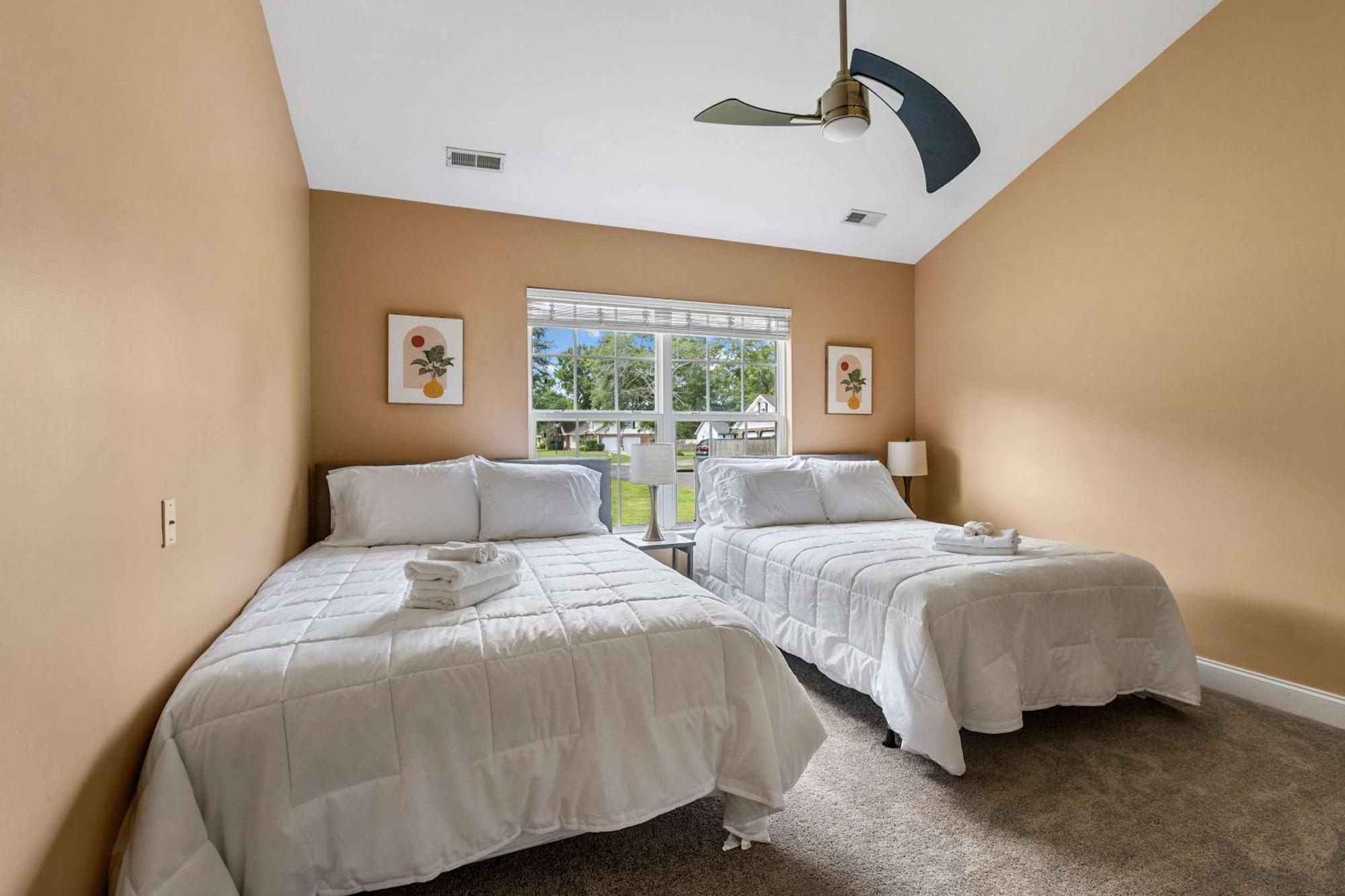 Near Airport-20 Min To Downtown- Chucktown Retreat Holiday home