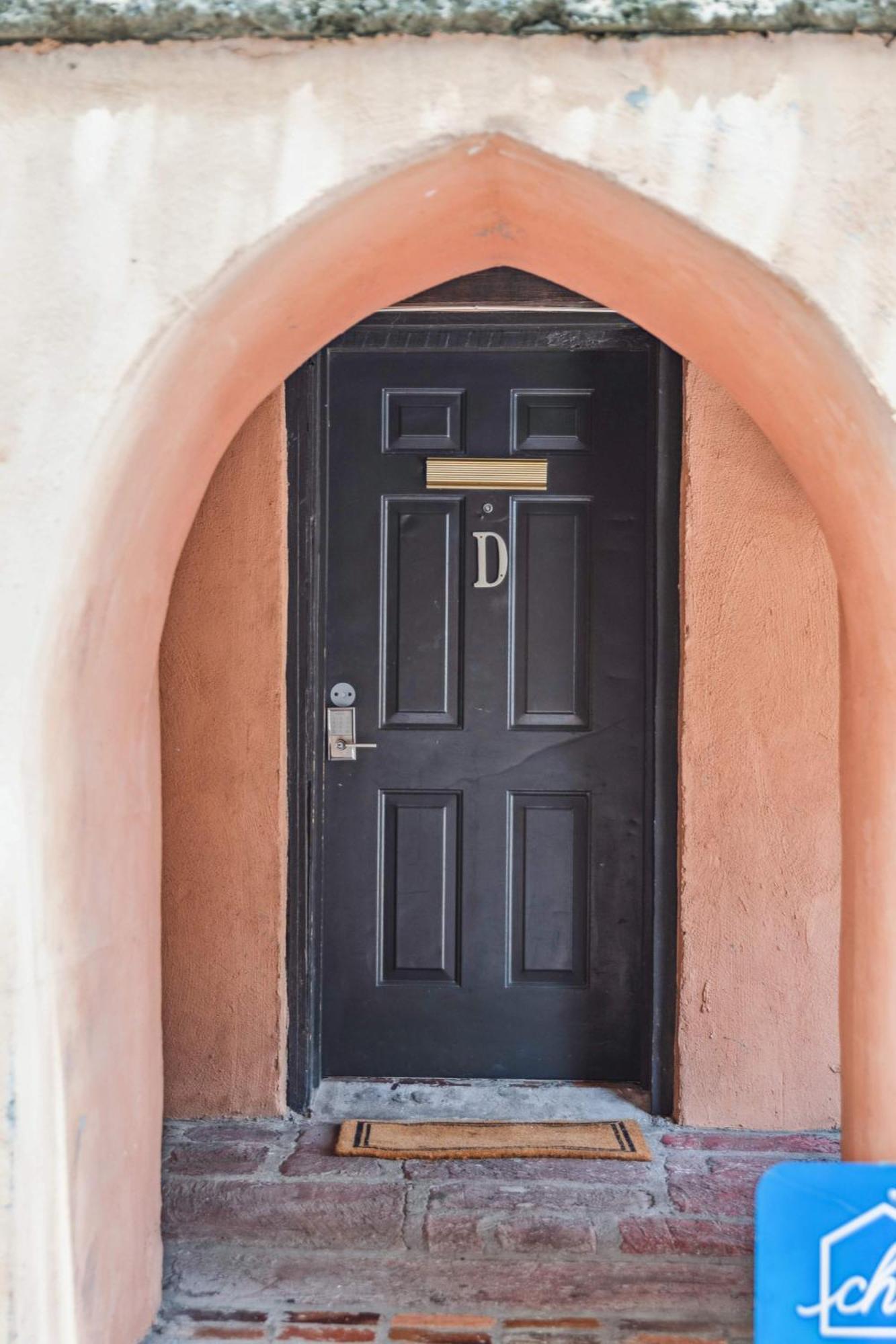 Unique & Charming 1 Bedroom One Block To King St *