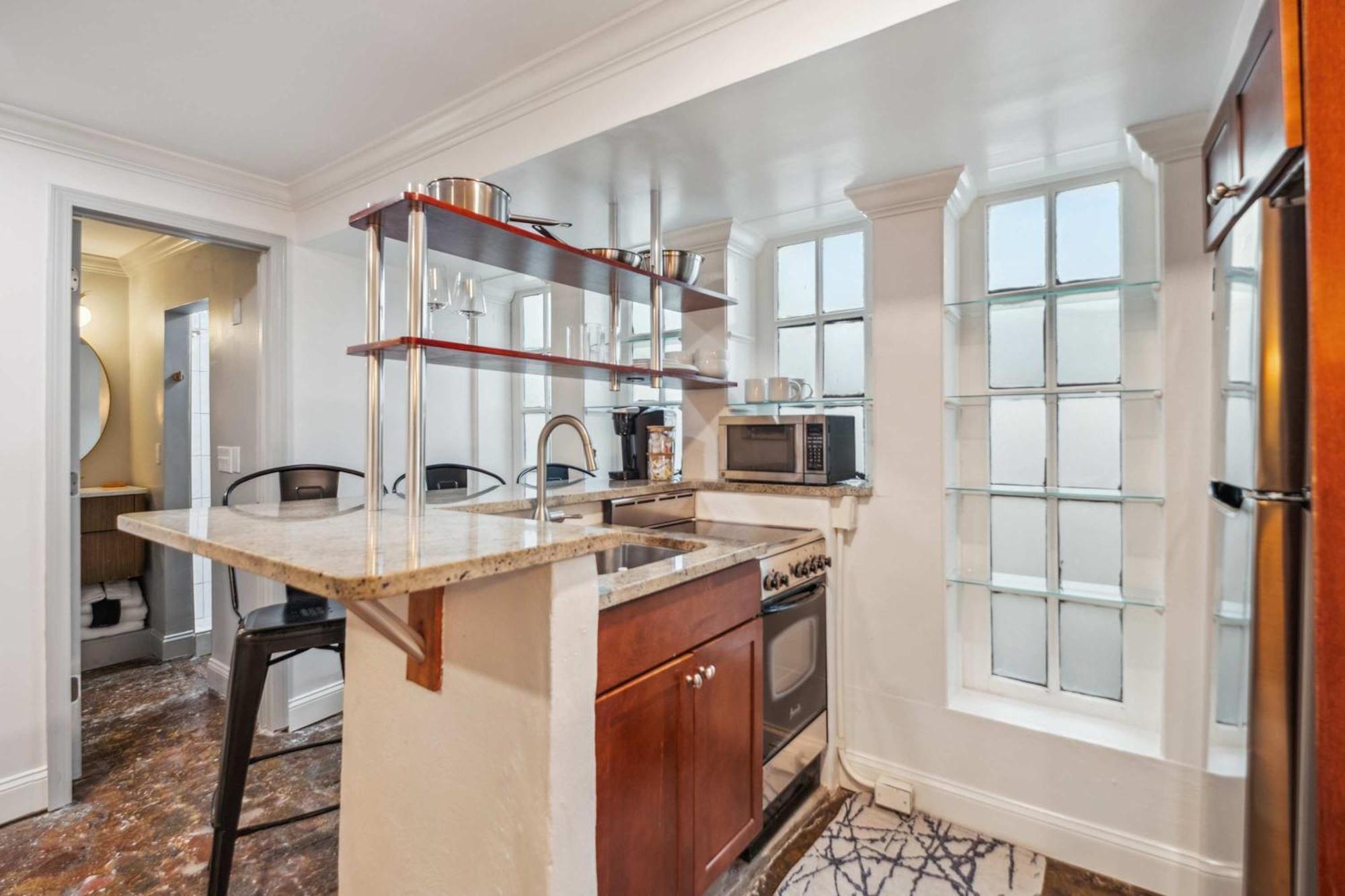 Unique & Charming 1 Bedroom One Block To King St * Charleston