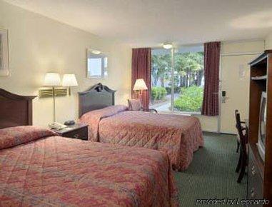 Days By Wyndham Mt Pleasant-charleston-patriots Point Hotel 2*