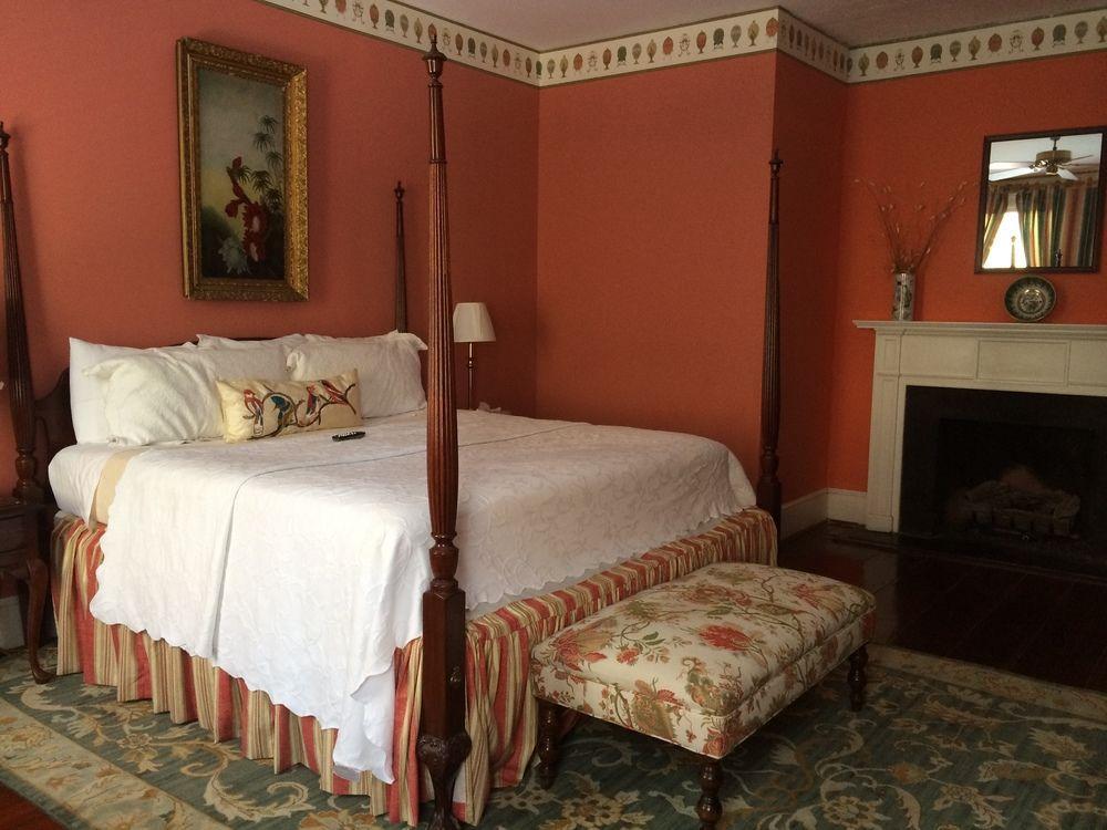 Barksdale House Bed & Breakfast 3*