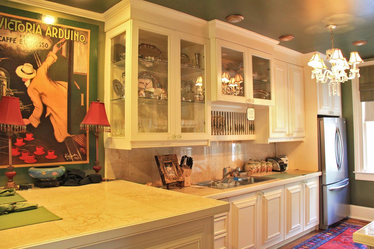 22 Charlotte Bed & Breakfast 4*