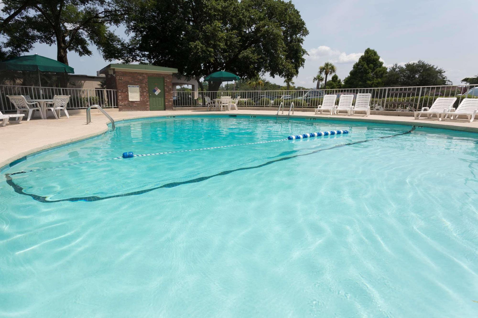 Days By Wyndham Mt Pleasant-charleston-patriots Point Hotel Charleston