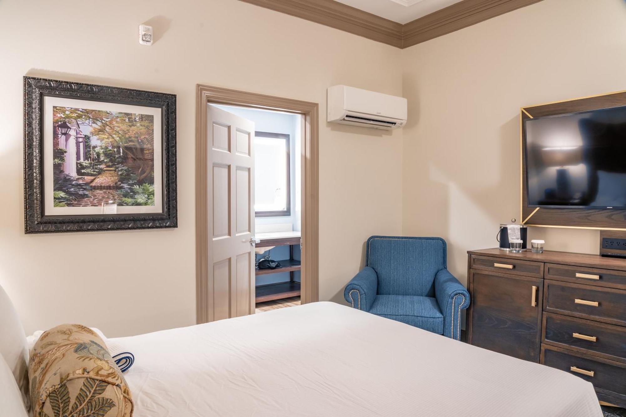 Andrew Pinckney Hotel
