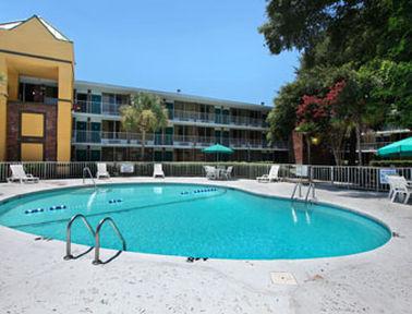 Days By Wyndham Mt Pleasant-charleston-patriots Point Hotel